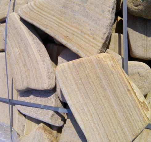 Kamenclub.ru: Песчаник пластушка галтованный желтый с рисунком (3 см)  купить в Электростали плитняк - пластушка желтый песчаник 21000 руб/м3   фото КАМЕНЬ КЛУБ