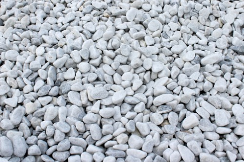 Kamenclub.ru: Щебень галтованный белый (мрамор) фр.5-10 мм.  купить в Электростали мрамор белый, айвори, молочный каменная мраморная декоративная ландшафтная крошка 17000 руб/т   фото КАМЕНЬ КЛУБ