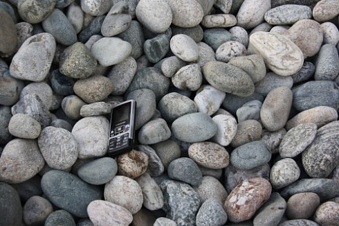 Kamenclub.ru: Галька речная окат (ассорти) фр. 50-100 мм. купить  в Электростали галька природная округлая серая белая черная серая коричневая синяя галька речная окатанная округлая 6200 руб/т   фото КАМЕНЬ КЛУБ