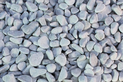 Kamenclub.ru: Щебень галтованный белый (мрамор) фр.5-10 мм.  купить в Электростали мрамор белый, айвори, молочный каменная мраморная декоративная ландшафтная крошка 17000 руб/т   фото КАМЕНЬ КЛУБ