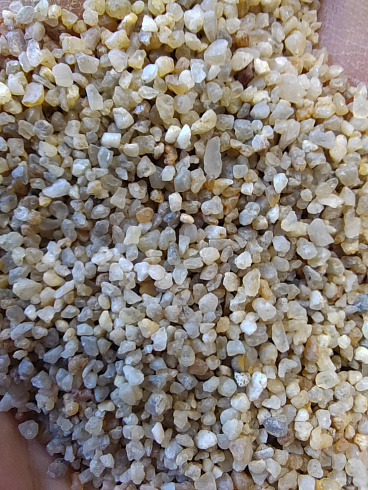 Кварцевый песок для водоподготовки фр. 1,6-3 мм.  купить в Электростали фото Камень Клуб