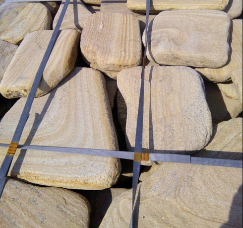 Kamenclub.ru: Песчаник пластушка галтованный желтый с рисунком (3 см)  купить в Электростали плитняк - пластушка желтый песчаник 21000 руб/м3   фото КАМЕНЬ КЛУБ