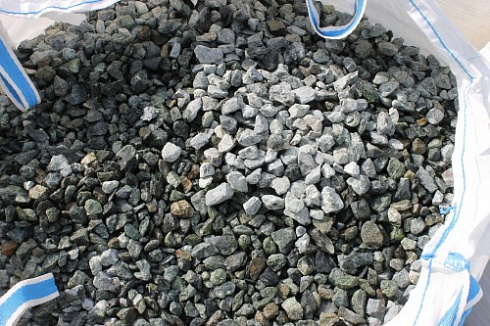 Kamenclub.ru: Щебень крошка зеленый (змеевик) фр. 20-40 мм.  купить в Электростали мрамор зеленый, салатовый ландшафтная мраморная крошка 8500 руб/т   фото КАМЕНЬ КЛУБ