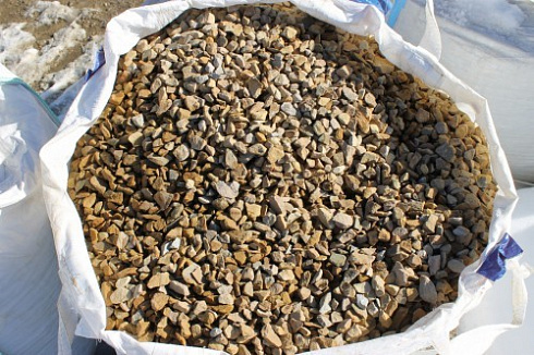 Kamenclub.ru: Щебень крошка желтый (песчаник) фр. 20-40 мм.  купить в Электростали песчаник бежевый рыжий каменная крошка песчаника 9500 руб/т   фото КАМЕНЬ КЛУБ