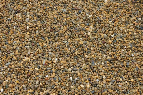 Kamenclub.ru: Галька окат (серо-желтая) фр.10-20 мм. купить  в Электростали галька серо-желтая, рыжая, серый речная окатанная округлая галька 5000 руб/т   фото КАМЕНЬ КЛУБ