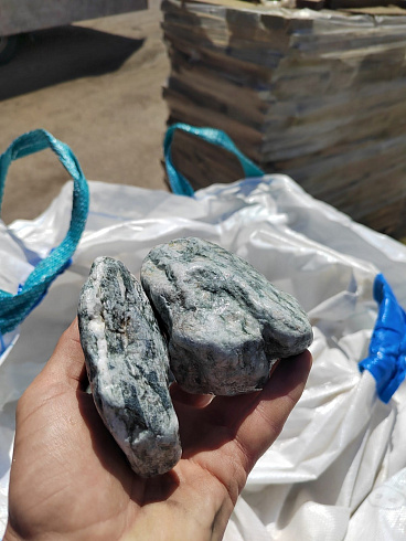 фото Галтованный жадеит (фр. 70-100 мм)  купить в Электростали в интернет-портале КАМЕНЬ КЛУБ