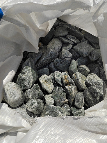 фото Галтованный жадеит (фр. 70-100 мм)  купить в Электростали в интернет-портале КАМЕНЬ КЛУБ