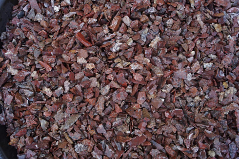 Kamenclub.ru: Щебень крошка красный (ЯШМА) фр. 10-20 мм.  купить в Электростали яшма красный, бордовый, оранжевый, рыжий декоративный каменный ландшафтный щебень колотый 9000 руб/т   фото КАМЕНЬ КЛУБ