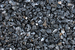 Kamenclub.ru: Щебень крошка черный (мрамор) фр. 3-5 мм.  купить в Электростали мрамор черный белый с прожилками щебень мраморный декоративный колотый 18000 руб/т   фото КАМЕНЬ КЛУБ