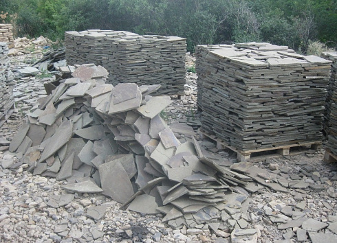 Kamenclub.ru: Песчаник пластушка серо-зеленый (1,5 см)  купить в Электростали плитняк - пластушка серо-зеленый, серый, зеленый пластушка рваная ландшафтная колотая 10200 руб/м3   фото КАМЕНЬ КЛУБ