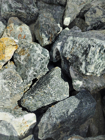 фото Галтованный жадеит (фр. 70-100 мм)  купить в Электростали в интернет-портале КАМЕНЬ КЛУБ