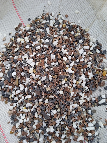 Kamenclub.ru: Мраморная крошка (щебень крошка микс: белый-зеленый-розовый) фр. 5-10 мм  купить в Электростали мрамор белый, зеленый, розовый, разноцветный, молочный декоративная ландшафтная мраморная крошка 9500 руб/т   фото КАМЕНЬ КЛУБ