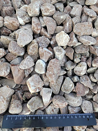 Kamenclub.ru: Мраморная крошка (щебень галтованный розовый) фр.20-40 мм.  купить в Электростали мрамор розовый, красный оголтованный округлый щебень  15000 руб/т   фото КАМЕНЬ КЛУБ