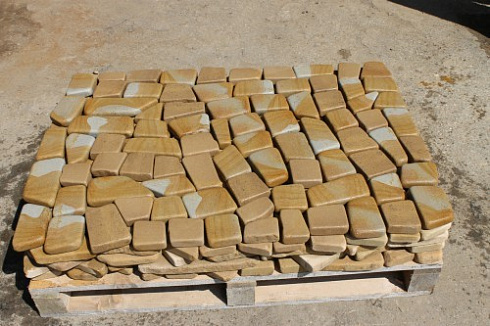 Kamenclub.ru: Песчаник брусчатка (Готика) art PSG-L-01  купить в Электростали    2300 руб/кв.м   фото КАМЕНЬ КЛУБ