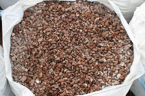 Kamenclub.ru: Мраморная крошка (щебень крошка розовый) фр. 20-40 мм.  купить в Электростали мрамор розовый, красный мраморная крошка декоративная 11000 руб/т   фото КАМЕНЬ КЛУБ