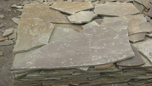 Kamenclub.ru: Песчаник пластушка серо-зеленый (3,0 см)  купить в Электростали песчаник серо-зеленый, серый, зеленый песчаник пластушка колотый рваный ландшафтный 10200 руб/м3   фото КАМЕНЬ КЛУБ