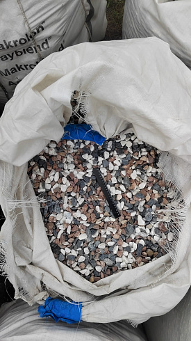 Kamenclub.ru: Мраморная крошка (щебень галтованный микс:белый-зеленый-розовый) фр.20-40 мм.  купить в Электростали мрамор белый, зеленый, розовый мрамор декоративный (галтовка) 15500 руб/т   фото КАМЕНЬ КЛУБ