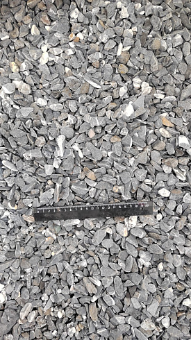 Kamenclub.ru: Щебень галтованный черный (мрамор) фр.10-20 мм.  купить в Электростали мрамор черный с белыми прожилками, черный, белый окатанный округлый ландшафтный декоративный щебень 15000 руб/т   фото КАМЕНЬ КЛУБ