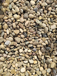 Kamenclub.ru: Галька речная окат рыжая фр. 20-40 мм. купить  в Электростали галька речная окатанная рыжая желтая серая округлая речная галька 5000 руб/т   фото КАМЕНЬ КЛУБ