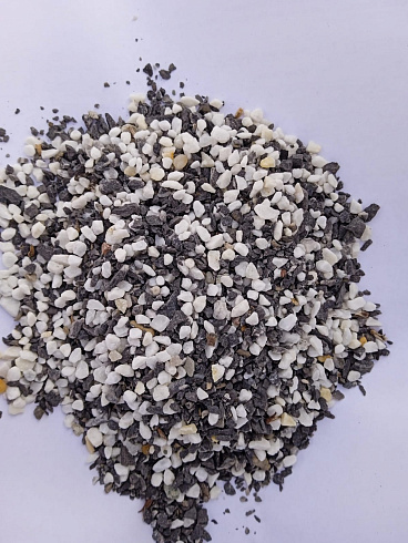 Kamenclub.ru: Мраморная крошка (щебень галтованный микс:: белый-черный) фр.5-10 мм  купить в Электростали мрамор белый, черный, молочный, серый галтовка мраморная окатанная декоративная ландшафтная 15500 руб/т   фото КАМЕНЬ КЛУБ
