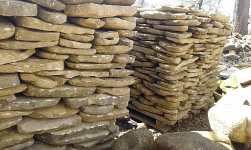 Kamenclub.ru: Песчаник колотый для облицовки (фр. 2-3 см)  купить в Электростали песчаник бежевый серый рыжий песчаник строительный 5000 руб/т   фото КАМЕНЬ КЛУБ