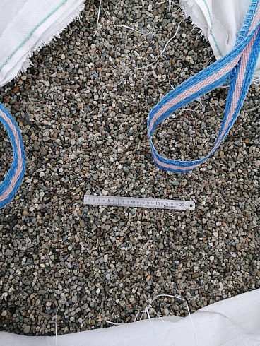 Kamenclub.ru: Галька речная окат (серая) фр.5-10 мм купить  в Электростали галька речная серая, серый, темно-серый, светло-серый, коричневый речная окатанная галька декоративная ландшатфная 5000 руб/т   фото КАМЕНЬ КЛУБ