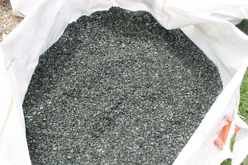 Kamenclub.ru: Щебень крошка зеленый (змеевик) фр. 5-10 мм  купить в Электростали змеевик зеленый, салатовый ландшафтный декоративный щебень крошка 7 200 руб/т   фото КАМЕНЬ КЛУБ