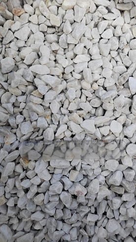 Kamenclub.ru: Мраморная крошка, щебень, цвет-белый, фр. 5-10 мм.  купить в Электростали мрамор белый, айвори, молочный мраморная каменная крошка ландшафтная 12000 руб/т   фото КАМЕНЬ КЛУБ