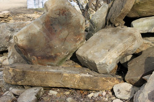 Kamenclub.ru: Песчаник плиты - плахи - пошаговые дорожки (фр. 70-150 мм)  купить в Электростали песчаник серый бежевый желтый зеленый колотый песчаник строительный 6500 руб/т   фото КАМЕНЬ КЛУБ