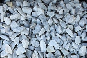 Kamenclub.ru: Мраморная крошка, щебень, цвет-белый,  фр. 20-40 мм.  купить в Электростали мрамор белый молочный слоновая кость айвори  мраморная крошка ландшафтная 12000 руб/т   фото КАМЕНЬ КЛУБ