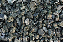 Kamenclub.ru: Щебень галтованный зеленый (змеевик) фр. 20-40 мм.  купить в Электростали мрамор зеленый, салатовый оголтованный щебень мраморный 12500 руб/т   фото КАМЕНЬ КЛУБ