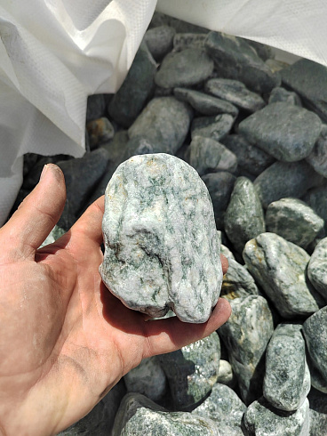 фото Галтованный жадеит (фр. 70-100 мм)  купить в Электростали в интернет-портале КАМЕНЬ КЛУБ