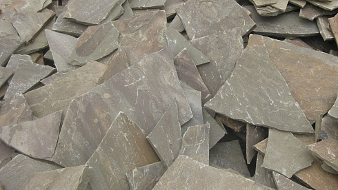 Kamenclub.ru: Песчаник пластушка серо-зеленый (3,0 см)  купить в Электростали песчаник серо-зеленый, серый, зеленый песчаник пластушка колотый рваный ландшафтный 10200 руб/м3   фото КАМЕНЬ КЛУБ