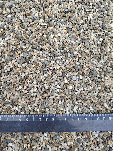 Kamenclub.ru: Галька речная окат (серая) фр.3-5 мм купить  в Электростали галька речная серая бежевый темно-серый окатанный речной камень округлый 9500 руб/т   фото КАМЕНЬ КЛУБ
