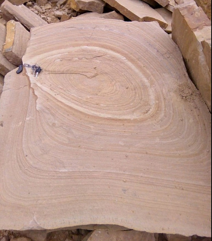 Kamenclub.ru: Форматный камень (плаха) пошаговая дорожка от 70-150 см (4 -12 см)  купить в Электростали плитняк  форматный плаха желтый песчаник 9 000 руб/т   фото КАМЕНЬ КЛУБ