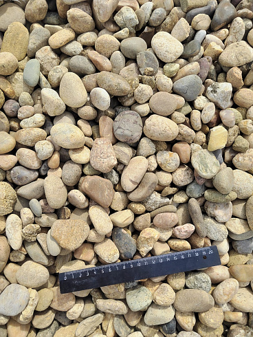 Kamenclub.ru: Галька речная окат рыжая фр. 20-40 мм. купить  в Электростали галька речная окатанная рыжая желтая серая округлая речная галька 5000 руб/т   фото КАМЕНЬ КЛУБ