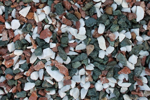 Kamenclub.ru: Мраморная крошка (щебень крошка микс : белый-черный-розовый) фр. 3-5 мм.  купить в Электростали мрамор белый, черный, розовый, разноцветный мраморная каменная крошка декорвтивная 12000 руб/т   фото КАМЕНЬ КЛУБ