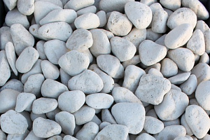 Kamenclub.ru: Щебень галтованный белый (мрамор) фр.5-10 мм.  купить в Электростали мрамор белый, айвори, молочный каменная мраморная декоративная ландшафтная крошка 17000 руб/т   фото КАМЕНЬ КЛУБ