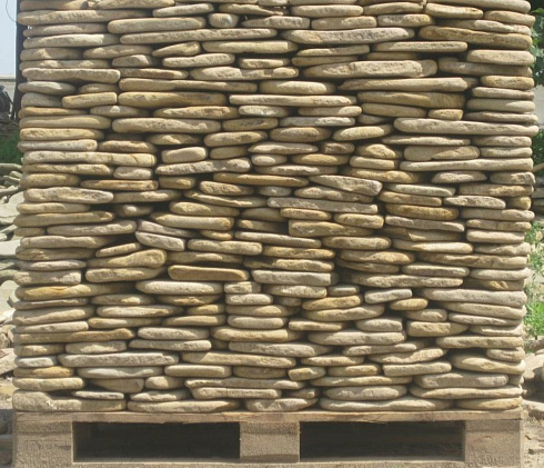 Kamenclub.ru: Песчаник пластушка галтованный желтый с рисунком (3 см)  купить в Электростали плитняк - пластушка желтый песчаник 21000 руб/м3   фото КАМЕНЬ КЛУБ