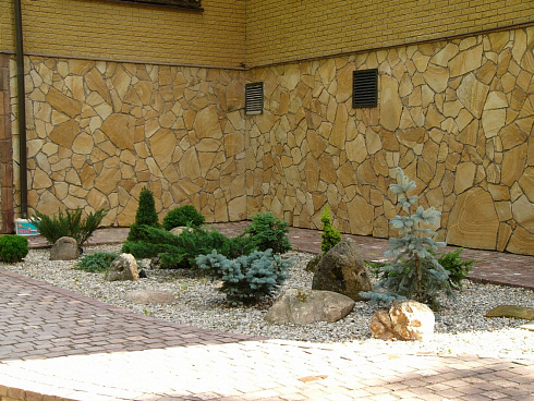 Kamenclub.ru: Песчаник пластушка желтый с разводом под дерево (2 см)  купить в Электростали плитняк желтый с разводами, желтый, рыжий, серый песчаник пластушка рваная ландшафтная 11 000 руб/м3   фото КАМЕНЬ КЛУБ