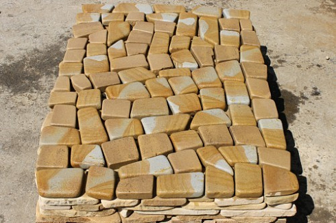 Kamenclub.ru: Песчаник брусчатка (Готика) art PSG-L-01  купить в Электростали    2300 руб/кв.м   фото КАМЕНЬ КЛУБ