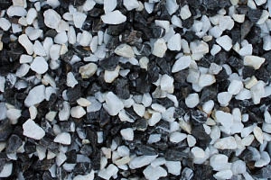 Kamenclub.ru: Мраморная крошка (щебень крошка микс : черный-белый) фр. 10-20 мм.  купить в Электростали мрамор белый, черный каменная декоративная крошка ландшафтная 12000 руб/т   фото КАМЕНЬ КЛУБ