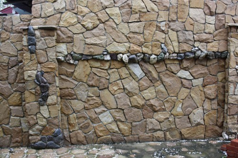 Kamenclub.ru: Песчаник колотый для облицовки (фр. 2-3 см)  купить в Электростали песчаник бежевый серый рыжий песчаник строительный 5000 руб/т   фото КАМЕНЬ КЛУБ