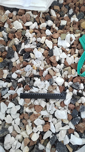 Kamenclub.ru: Мраморная крошка (щебень галтованный микс:белый-зеленый-розовый) фр.20-40 мм.  купить в Электростали мрамор белый, зеленый, розовый мрамор декоративный (галтовка) 15500 руб/т   фото КАМЕНЬ КЛУБ