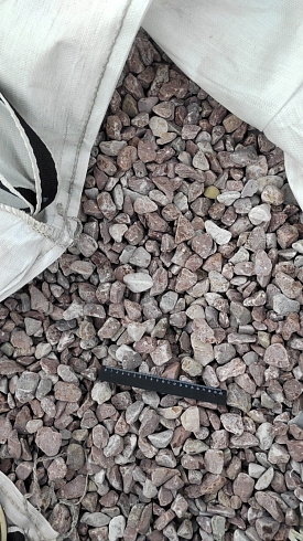 Kamenclub.ru: Мраморная крошка (щебень галтованный розовый) фр.20-40 мм.  купить в Электростали мрамор розовый, красный оголтованный округлый щебень  15000 руб/т   фото КАМЕНЬ КЛУБ