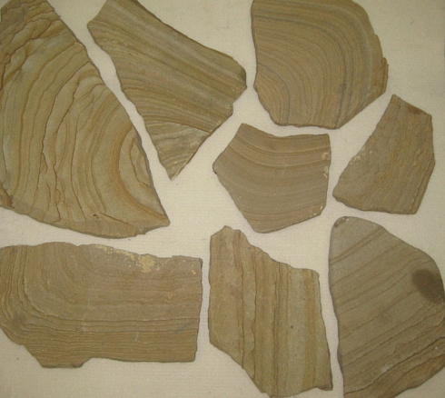 Kamenclub.ru: Песчаник пластушка желтый с разводом под дерево (2 см)  купить в Электростали плитняк желтый с разводами, желтый, рыжий, серый песчаник пластушка рваная ландшафтная 11 000 руб/м3   фото КАМЕНЬ КЛУБ