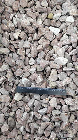 Kamenclub.ru: Мраморная крошка (щебень галтованный розовый) фр.20-40 мм.  купить в Электростали мрамор розовый, красный оголтованный округлый щебень  15000 руб/т   фото КАМЕНЬ КЛУБ