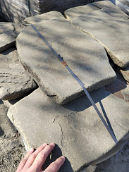 Kamenclub.ru: Песчаник пластушка светло-серый (4,0 - 6,0 см)  купить в Электростали плитняк - пластушка светло-серый песчаник 12600 руб/м3   фото КАМЕНЬ КЛУБ