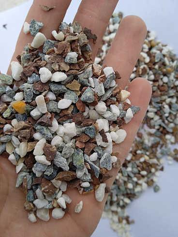 Kamenclub.ru: Мраморная крошка (щебень крошка микс : белый-черный-розовый) фр. 3-5 мм.  купить в Электростали мрамор белый, черный, розовый, разноцветный мраморная каменная крошка декорвтивная 12000 руб/т   фото КАМЕНЬ КЛУБ