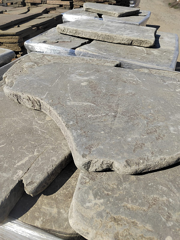 Kamenclub.ru: Песчаник галтованный для облицовки (фр. 2-5 см)  купить в Электростали песчник рыжий желтый серый песчаник окатанный речной 6 000 руб/т   фото КАМЕНЬ КЛУБ